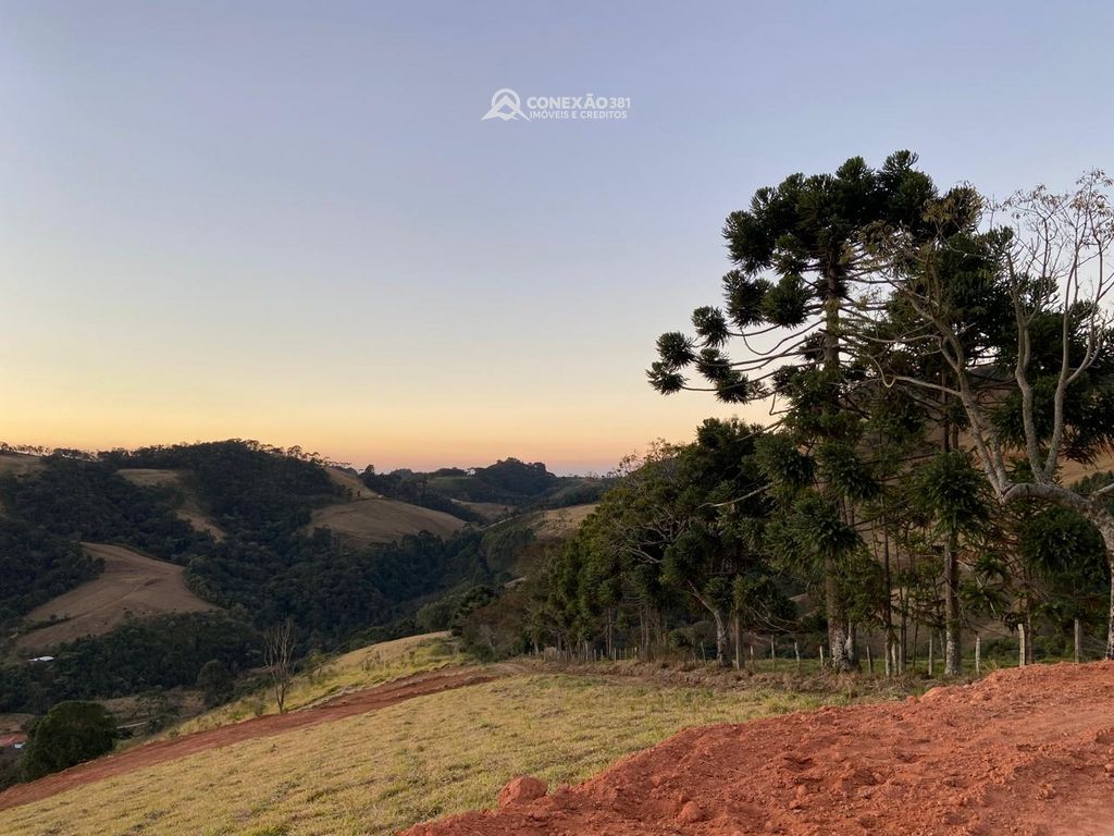 Terreno Rural com chalés em construção à venda em Camanducaia, MG — foto 1