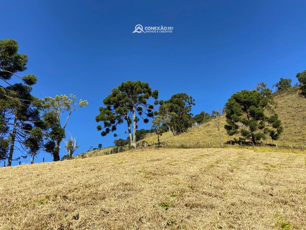 Terreno Rural com chalés em construção à venda em Camanducaia, MG — foto 2