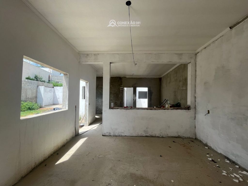 Casa em fase de acabamento à venda em Cambuí, MG