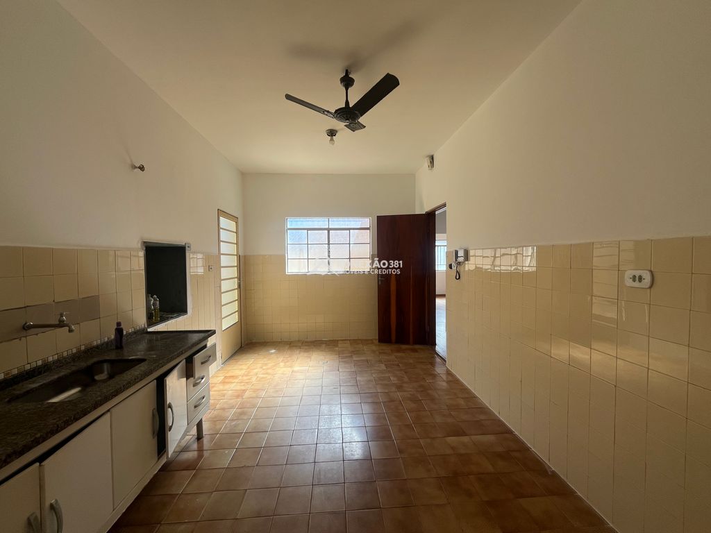Casa para Alugar no Centro de Cambuí/MG – A apenas Uma Quadra da Praça Matriz — foto 6