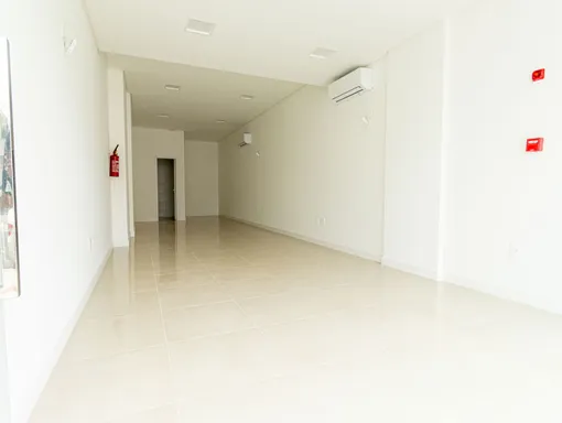 Sala/Conjunto para Alugar com 1 banheiro — foto 1