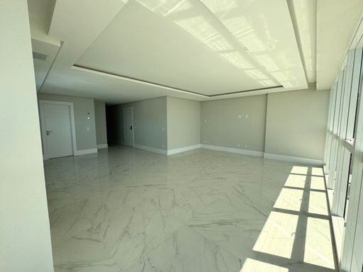 Apartamento para aluguel anual no Pioneiros de Balneário Camboriú