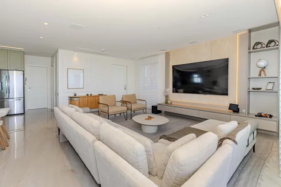 Apartamento à Venda com 5 quartos, 6 banheiros, 5 vagas e 230m² — foto 1
