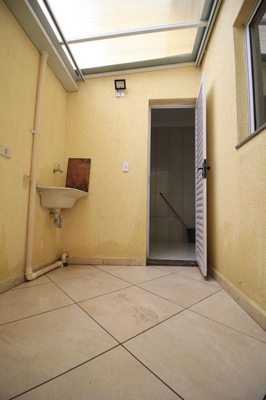 11- ÁREA DE SERVIÇO