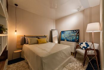 Quarto casal, com cama Queen-size.