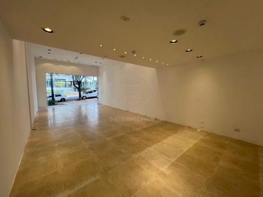 Sala principal, com vista para a lateral.