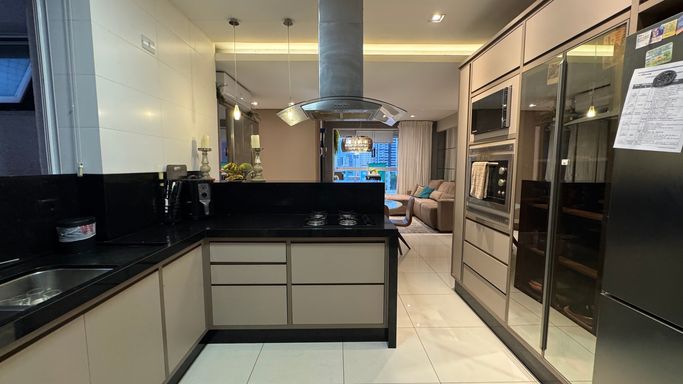 Apartamento à Venda com 3 quartos Zona 03, Maringá-PR