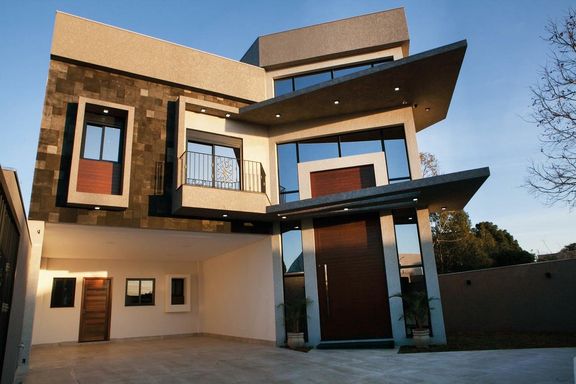Sobrado à Venda com 3 quartos, 311m² Santa Cruz, Guarapuava-PR