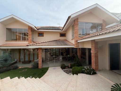 Casa à Venda com 4 quartos Zona 05, Maringá-PR