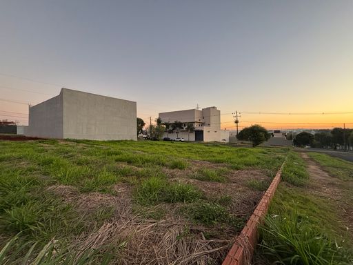 Terreno/Lote à Venda com 628m² Jardim Oriental, Maringá-PR