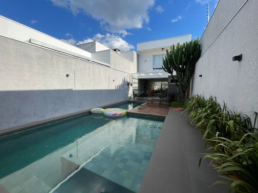 Sobrado à Venda com 3 quartos Parque Residencial Eldorado, Maringá-PR