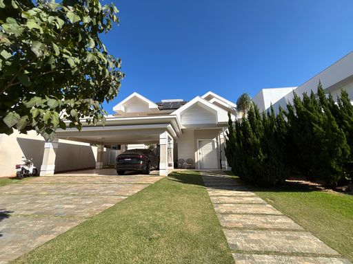 Sobrado à Venda com 4 quartos, 489m² Zona 08, Maringá-PR