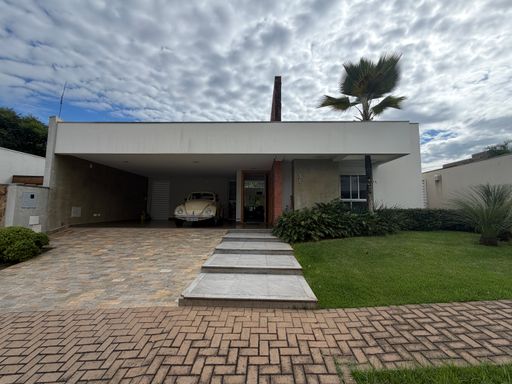 Casa de Condomínio à Venda com 3 quartos Zona 08, Maringá-PR