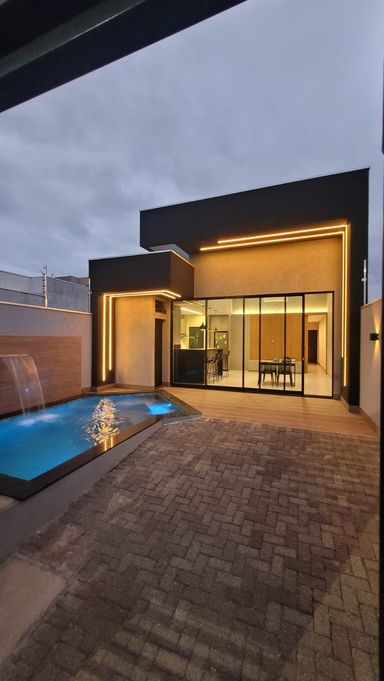 Casa Geminada à Venda com 3 quartos, 115m² Centro, Porto Rico-PR