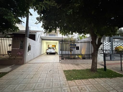 Casa à Venda com 3 quartos Parque das Laranjeiras, Maringá-PR