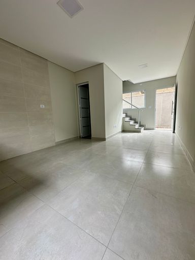 Casa de Condomínio à Venda com 2 quartos Maracanã, Praia Grande-SP