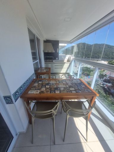 Vista incrível no 9º andar! Um cenário que transforma todos os dias em férias no litoral.