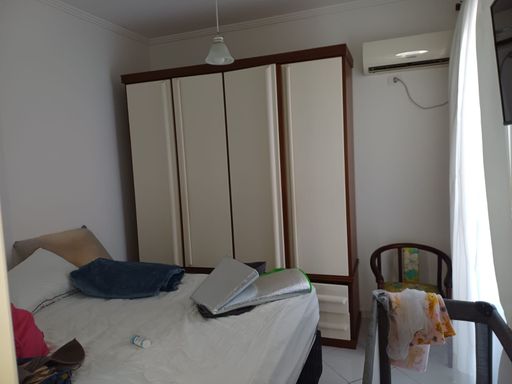 Suíte aconchegante com excelente iluminação natural e clima perfeito para descanso.