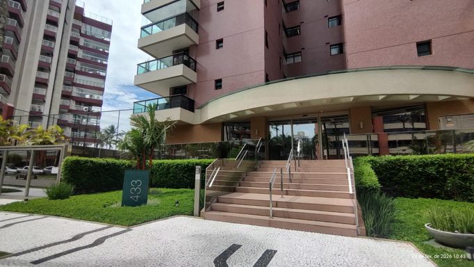 Localização privilegiada, a poucos passos da praia e próxima ao shopping, restaurantes e clubes, permitindo fazer tudo a pé com total comodidade.