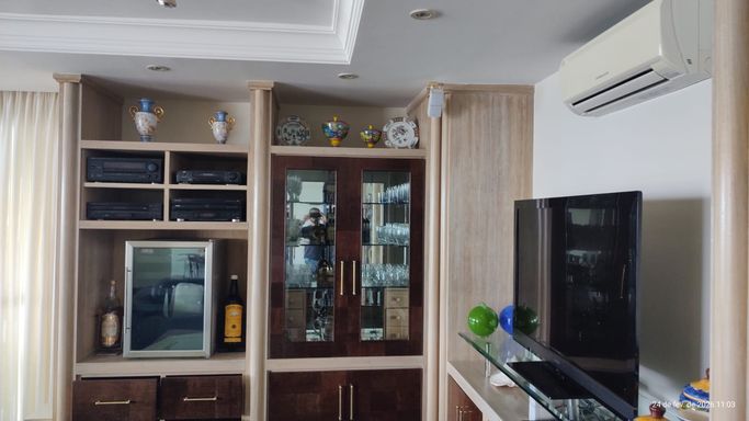 Vagas amplas e confortáveis para acomodar veículos com praticidade.