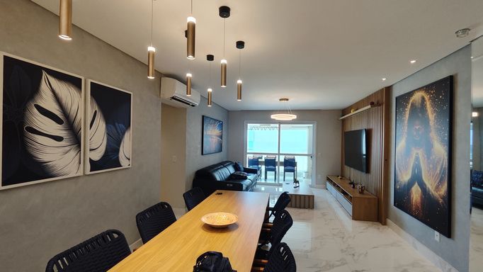 Sala ampla com excelente iluminação natural.