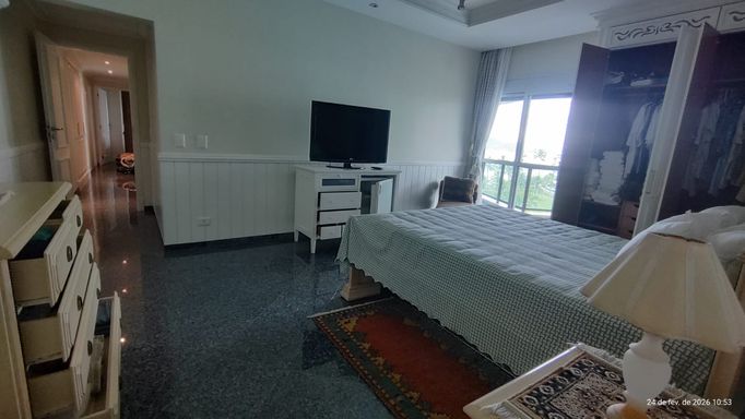 Mais uma suíte completa, ideal para receber convidados com conforto e privacidade.