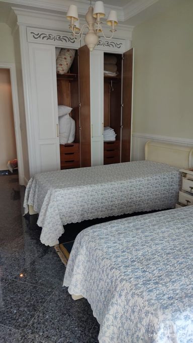 Ambiente acolhedor e elegante, pensado para proporcionar máximo conforto.