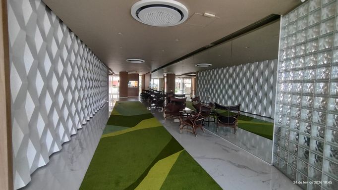 Portaria 24 horas com controle rigoroso de acesso, garantindo segurança e tranquilidade absoluta para toda a família.