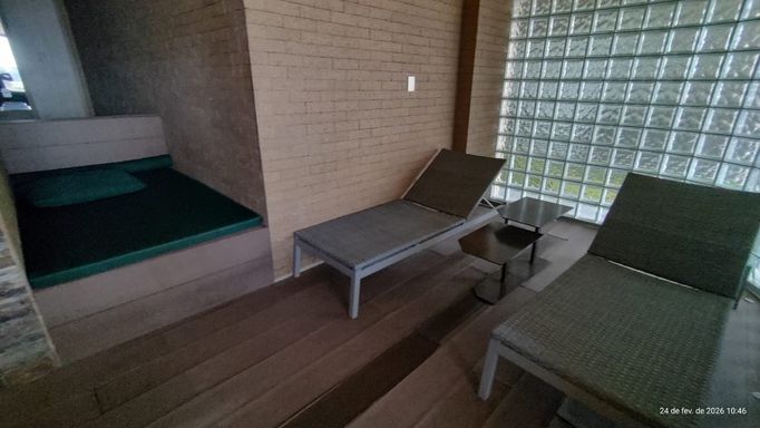 Ambientes amplos e integrados que valorizam a iluminação natural e proporcionam uma experiência única de conforto e sofisticação.