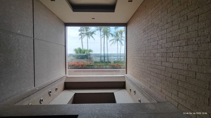 Deck molhado que proporciona momentos únicos de relaxamento e lazer.