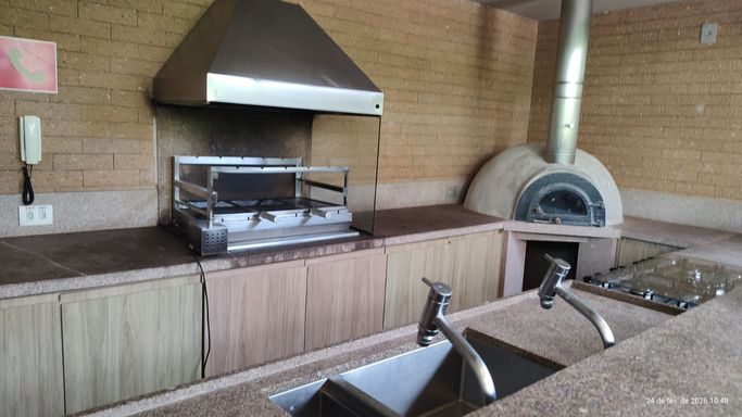 Espaço gourmet sofisticado para receber convidados com estilo.