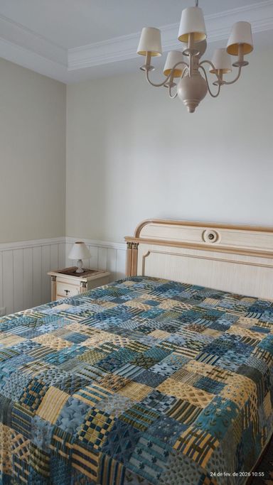 Suíte confortável, com excelente iluminação natural e acabamento refinado.