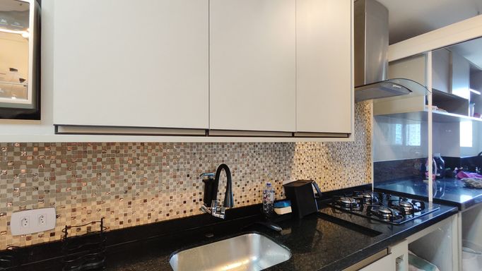 Cozinha planejada com ótimo aproveitamento de espaço.