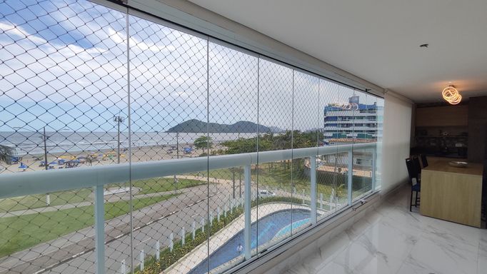 Entrada do edifício com acesso prático e seguro.