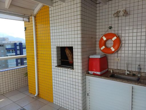 Localização privilegiada no Maitinga, perto de comércios, serviços e da praia.