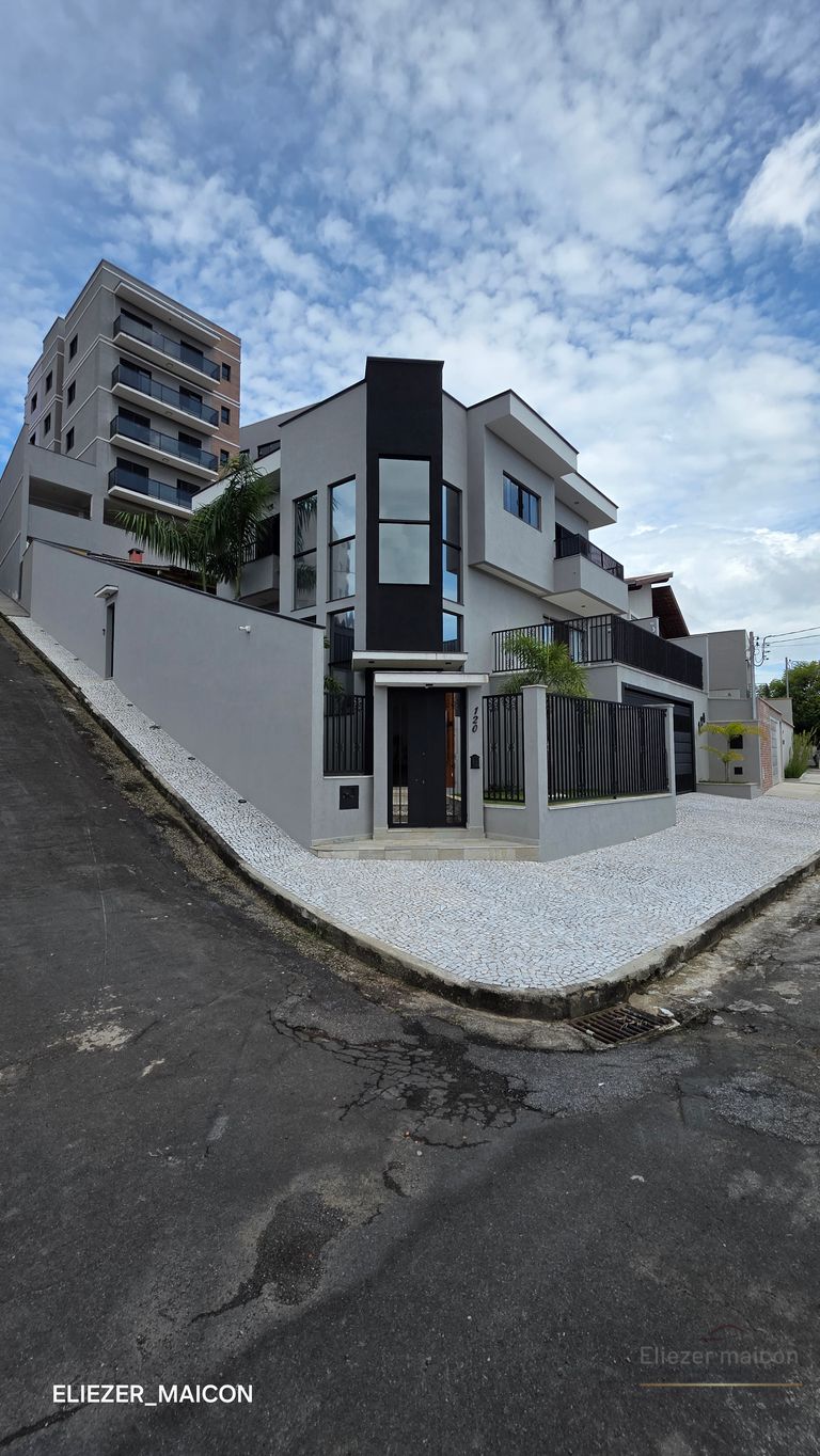 Casa, 3 quartos, 298 m² - Foto 1