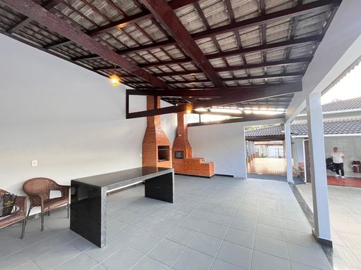 ÁREA DE CHURRASQEUIRA
