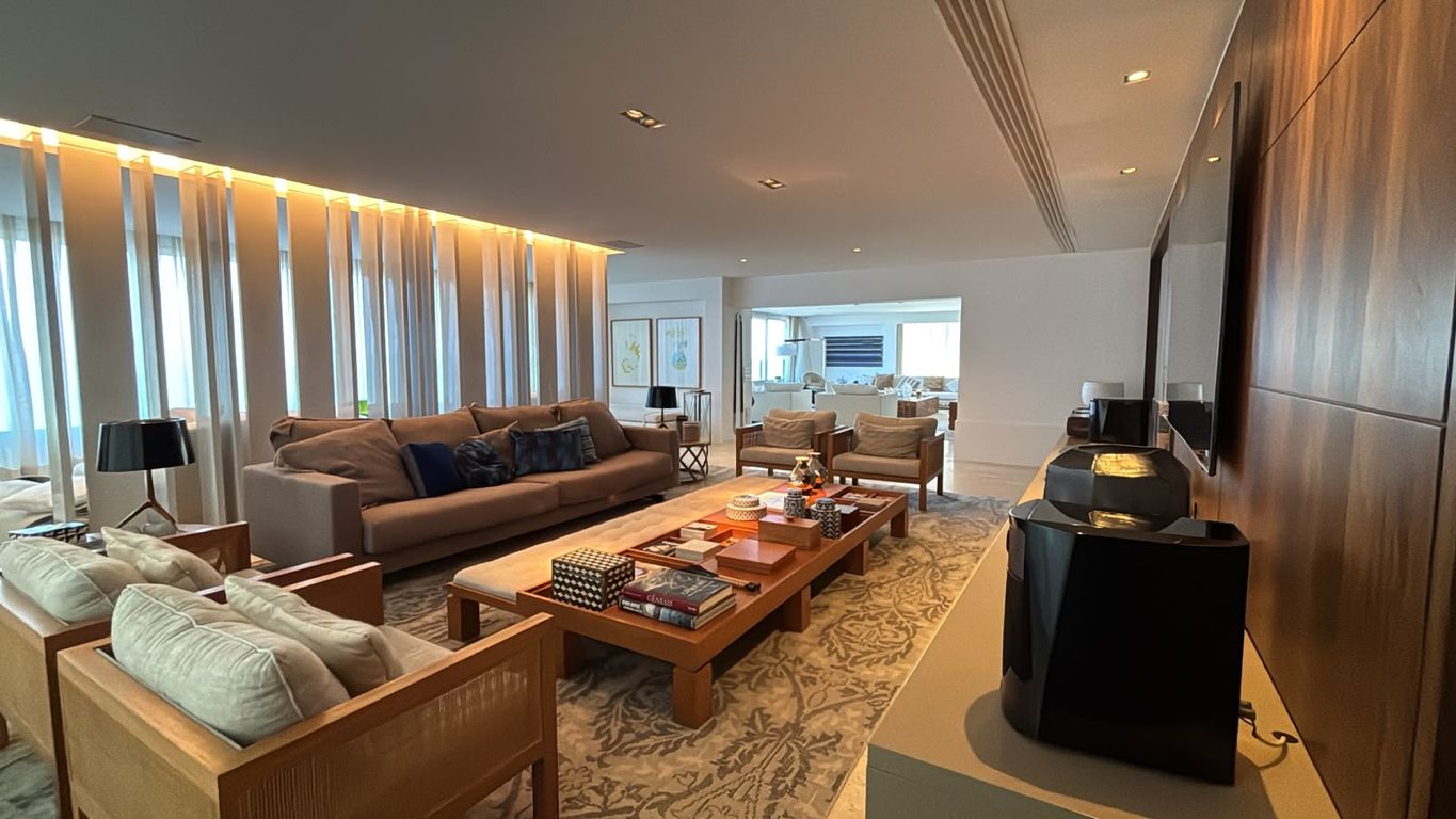 Andar frente mar na Vieira Souto, 560 m² e quatro suítes