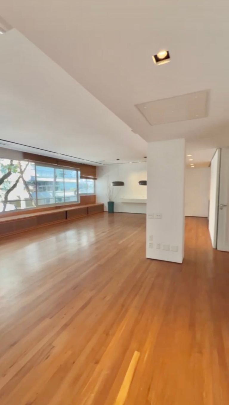 General Artigas, 240 m² e três vagas no Leblon