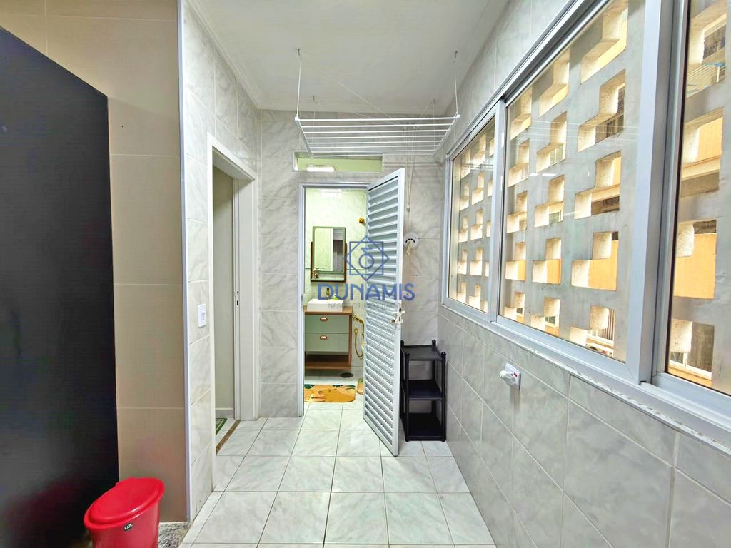 APARTAMENTO REFORMADO COM VAGA DE GARAGEM A DUAS QUADRAS DA PRAIA DA PITANGUEIRA em Pitangueiras, Guarujá — foto 32