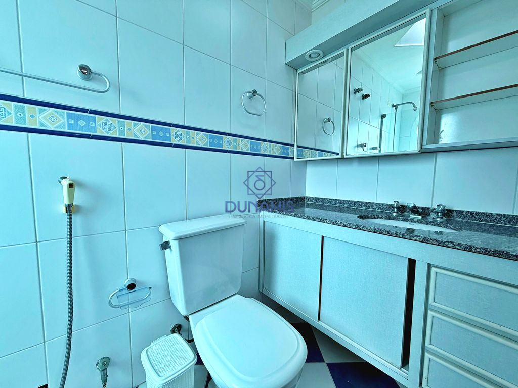 APARTAMENTO REFORMADO AMPLO COM DUAS VAGAS DE GARAGEM E LAZER COMPLETO em Pitangueiras, Guarujá — foto 16