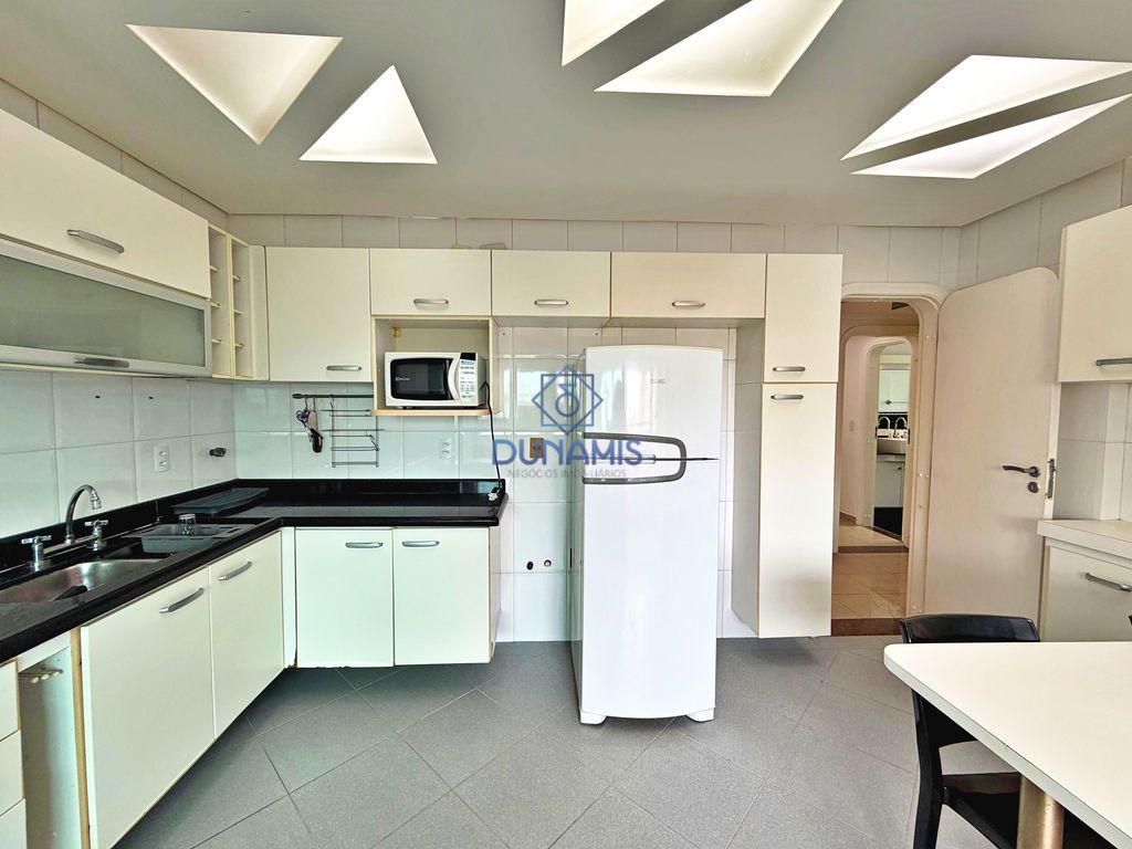 APARTAMENTO REFORMADO AMPLO COM DUAS VAGAS DE GARAGEM E LAZER COMPLETO em Pitangueiras, Guarujá — foto 33