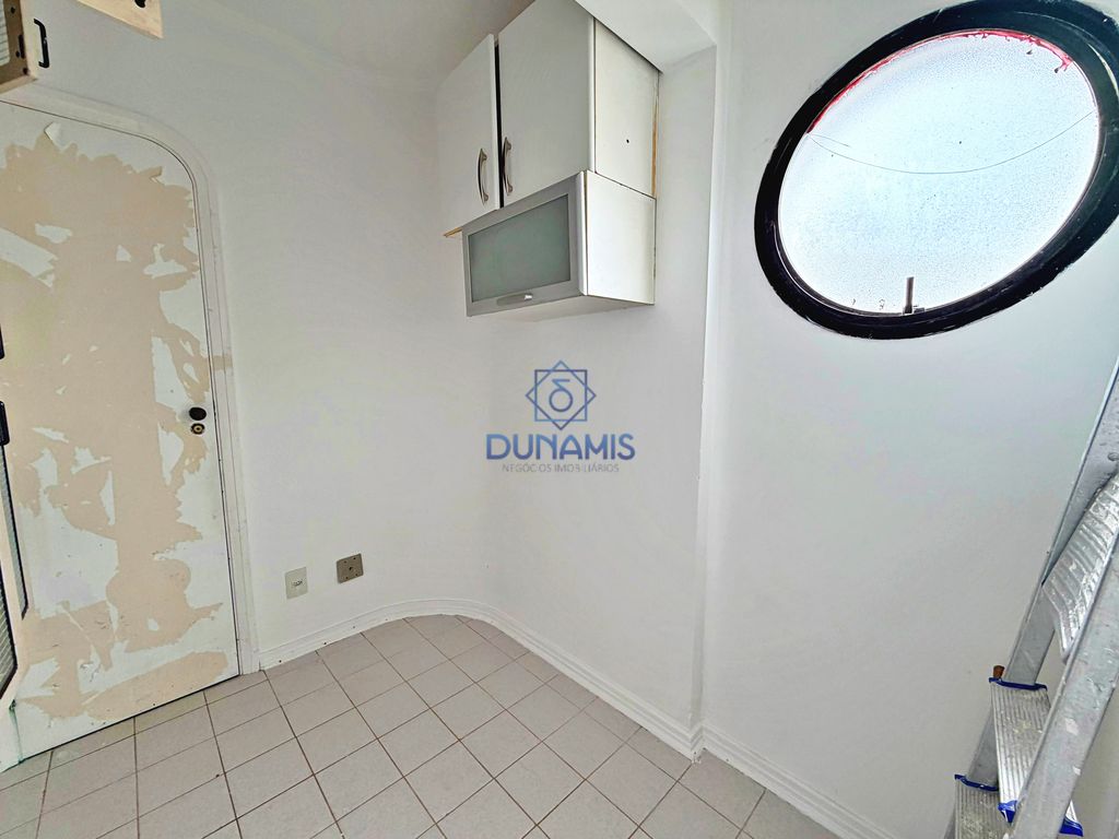 APARTAMENTO REFORMADO AMPLO COM DUAS VAGAS DE GARAGEM E LAZER COMPLETO em Pitangueiras, Guarujá — foto 36
