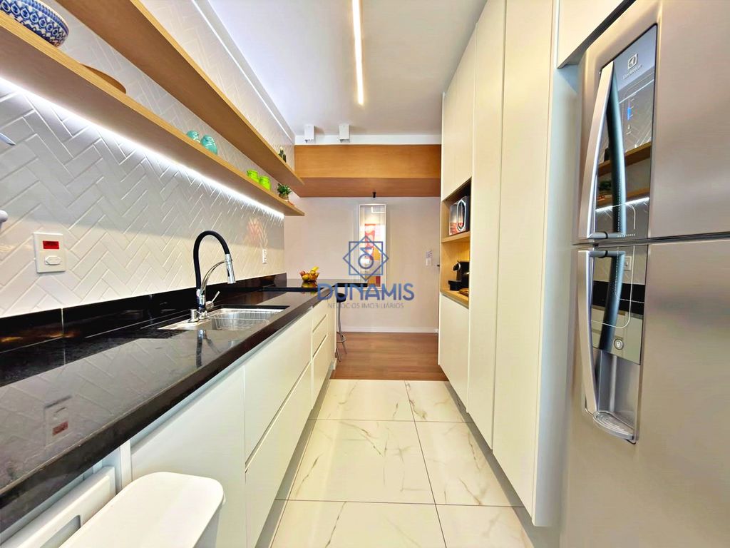 APARTAMENTO REFORMADO LINDISSIMO UMA VISTA PANORAMICA PARA AS ARVORES COM VAGA em Pitangueiras, Guarujá — foto 37