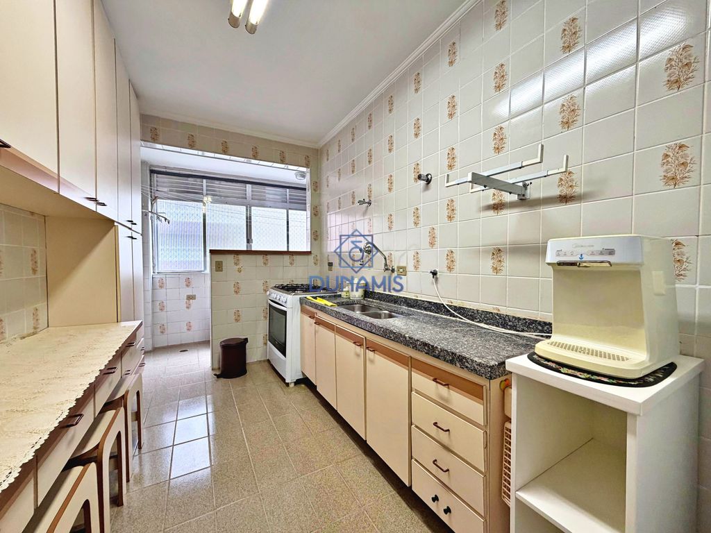 APARTAMENTO CONSERVADO A UMA QUADRA DA AVENIDA PUGLISI COM 3 QUARTOS E VAGA em Pitangueiras, Guarujá — foto 32