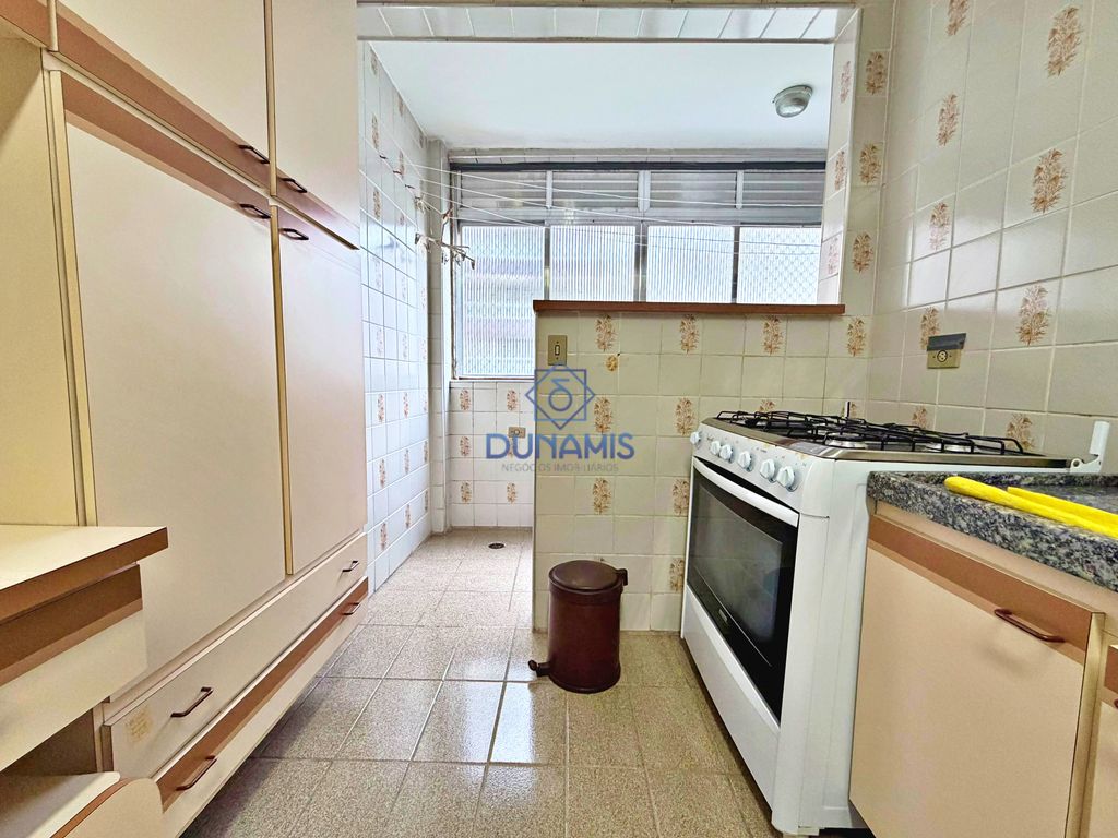 APARTAMENTO CONSERVADO A UMA QUADRA DA AVENIDA PUGLISI COM 3 QUARTOS E VAGA em Pitangueiras, Guarujá — foto 24