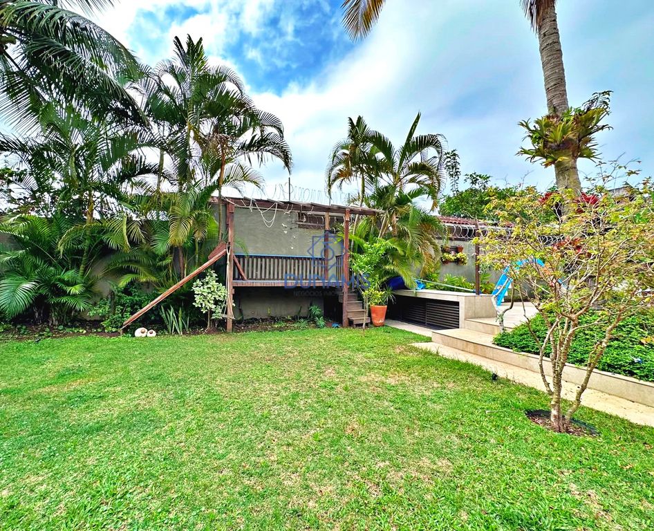 *** CASA ESPETACULAR À UMA QUADRA DA PRAIA DA ENSEADA -  6 SUITES - 650 METROS * em Enseada, Guarujá — foto 9