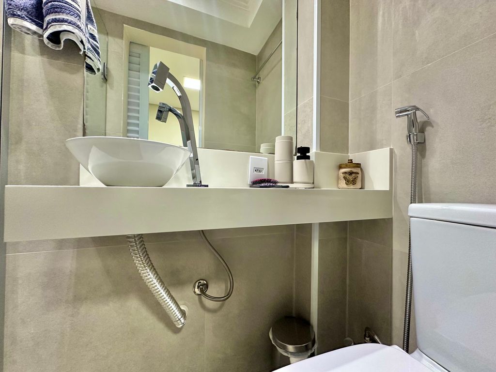 LINDO APARTAMENTO REFORMADO  À VENDA NA PRAIA DAS PITANGUEIRAS em Pitangueiras, Guarujá — foto 34