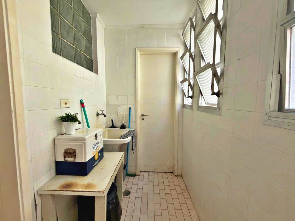 APARTAMENTO CONSERVADO A UMA QUADRA DA PRAIA DA PITANGUEIRAS - VISTA MAR em Pitangueiras, Guarujá — foto 35