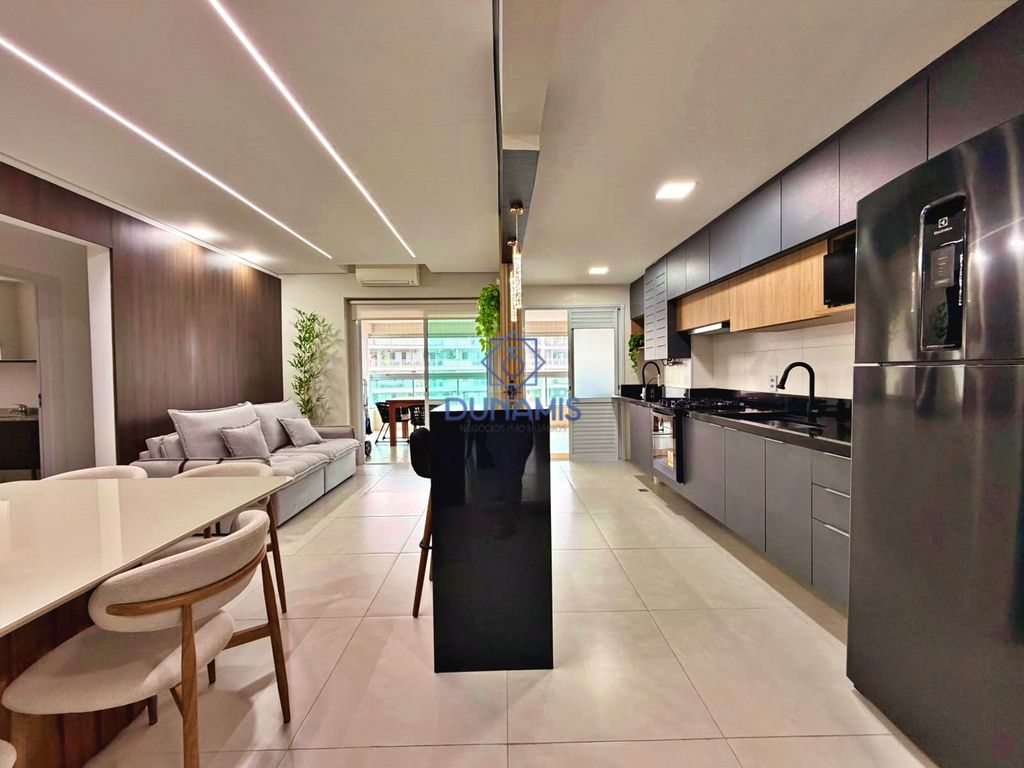 APARTAMENTO REFORMADO - VARANDA GOURMET - REGIÃO CENTRAL DA PRAIA DAS ASTÚRIAS em Jardim Astúrias, Guarujá — foto 3